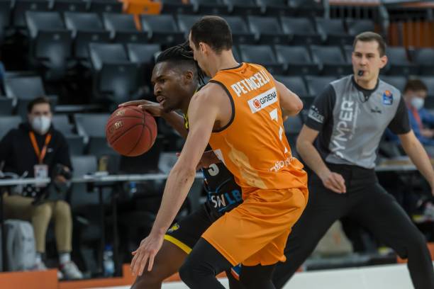 更凭借个人 更凭借个人