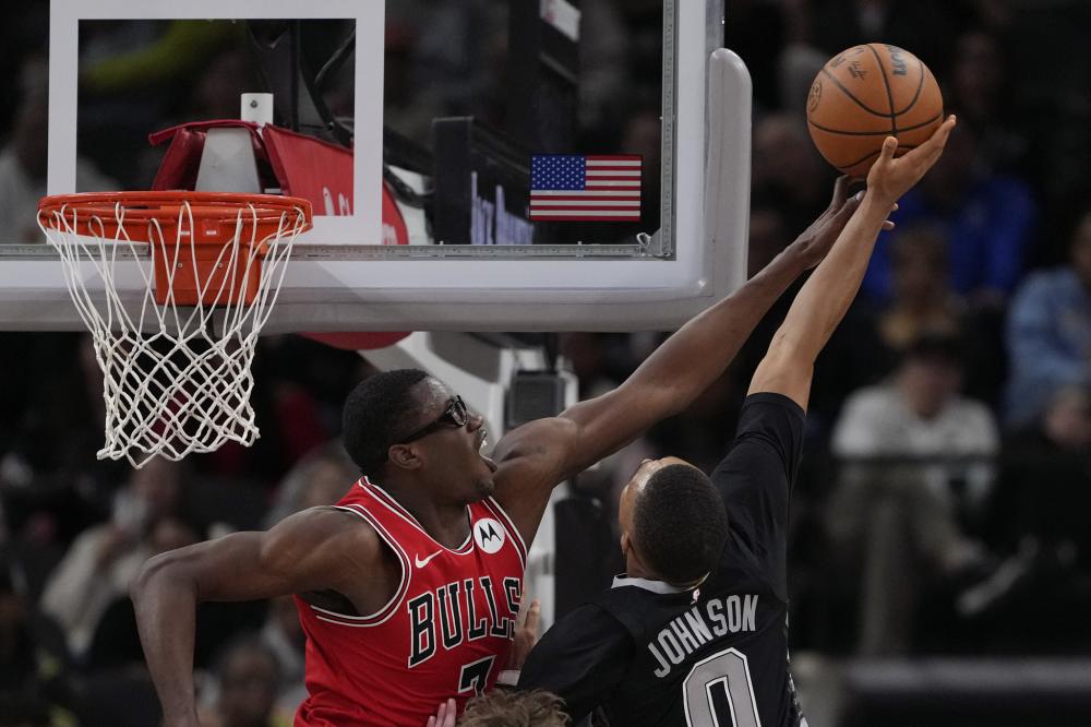 亚洲球员更 亚洲球员更