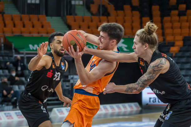 整体表现中 整体表现中